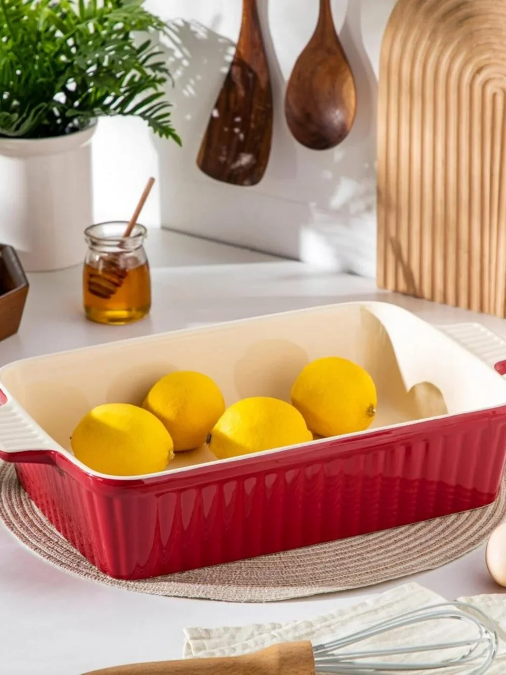 Large 9x13 Ceramic Baking Dish, 4.4 QT Casserole Pan with Handles, Oven